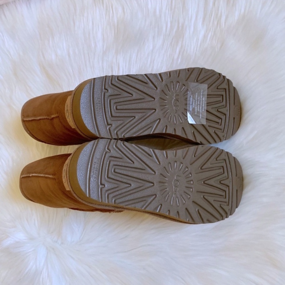 UGG Chestnut Classic Short II Boots - Picture 7 of 8